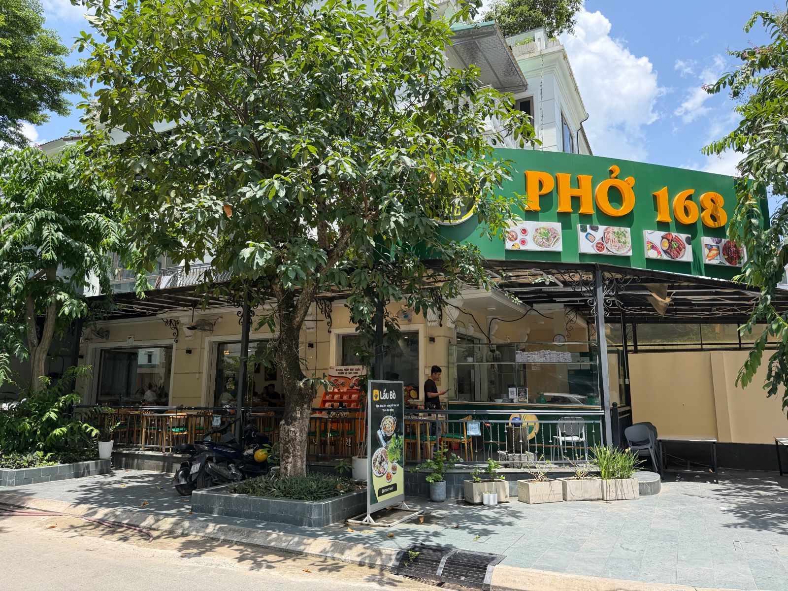 Cửa hàng Phở 168